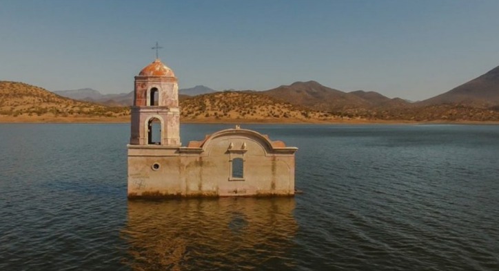 Iglesia hundida en Churumuco qué hacer