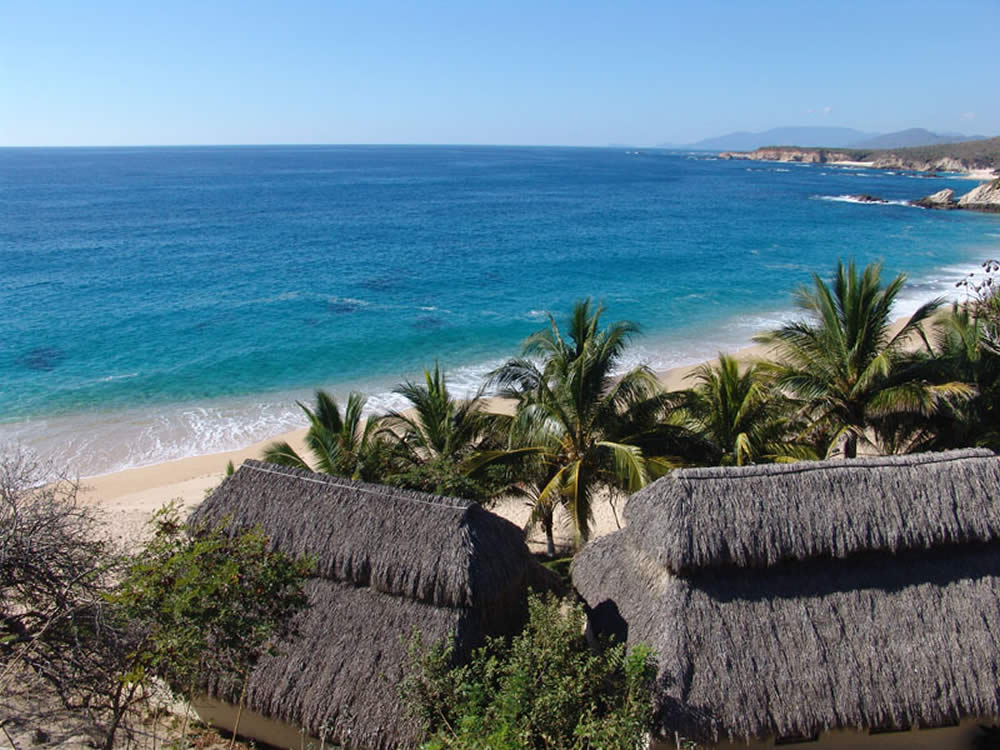 La playa La Manzanillera en Michoacán